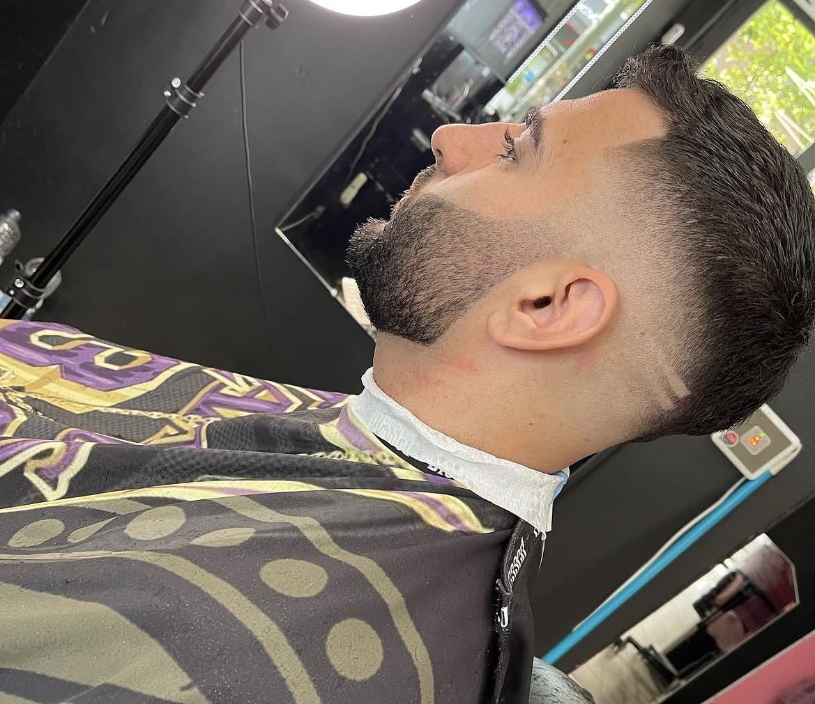 Corte + barba en Castle Barber Vitoria-Gasteiz